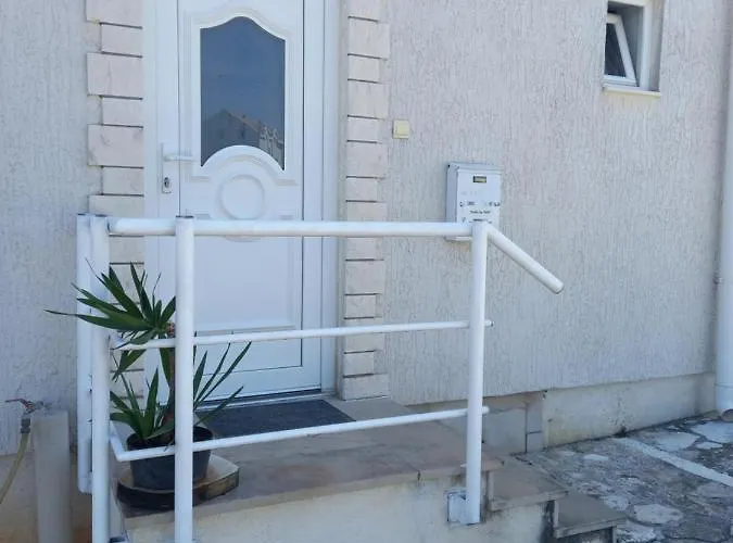 Ap ,nini' Supetar